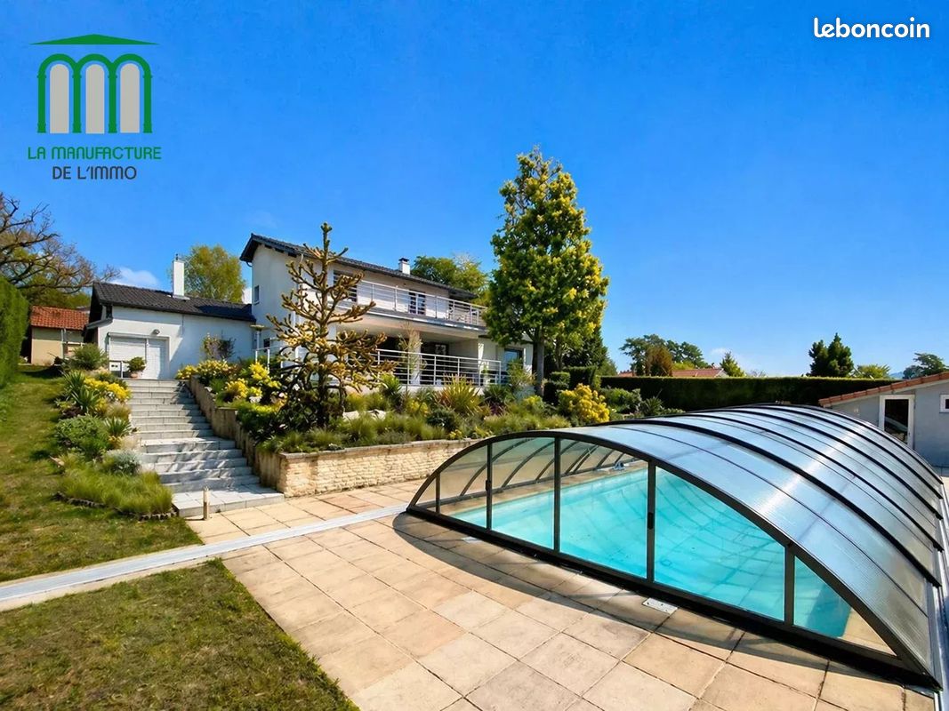 Maison 10 pièces 280 m² · à Saint-Genest-Lerpt · 280 m² · 670 000 €