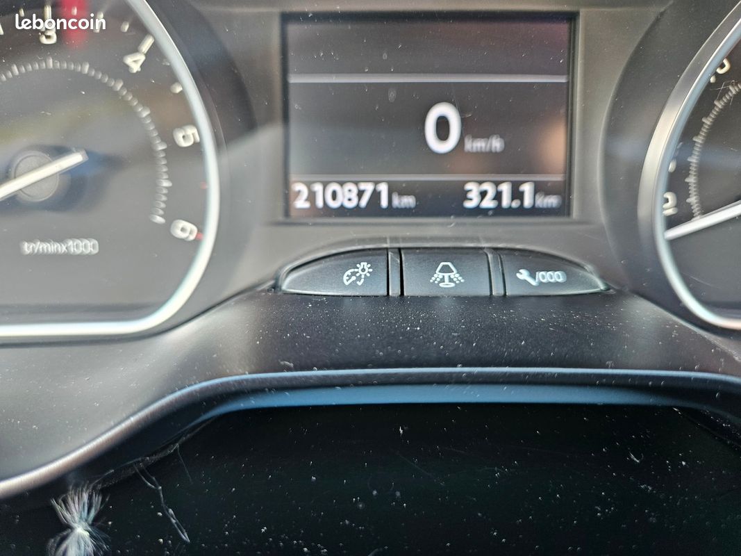Peugeot 208 1.4l 70cv (image 9)