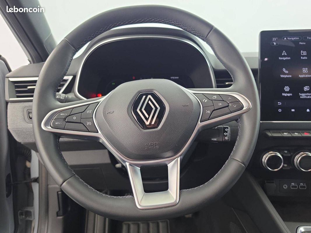 RENAULT Clio TCe 90 Techno (image 15)