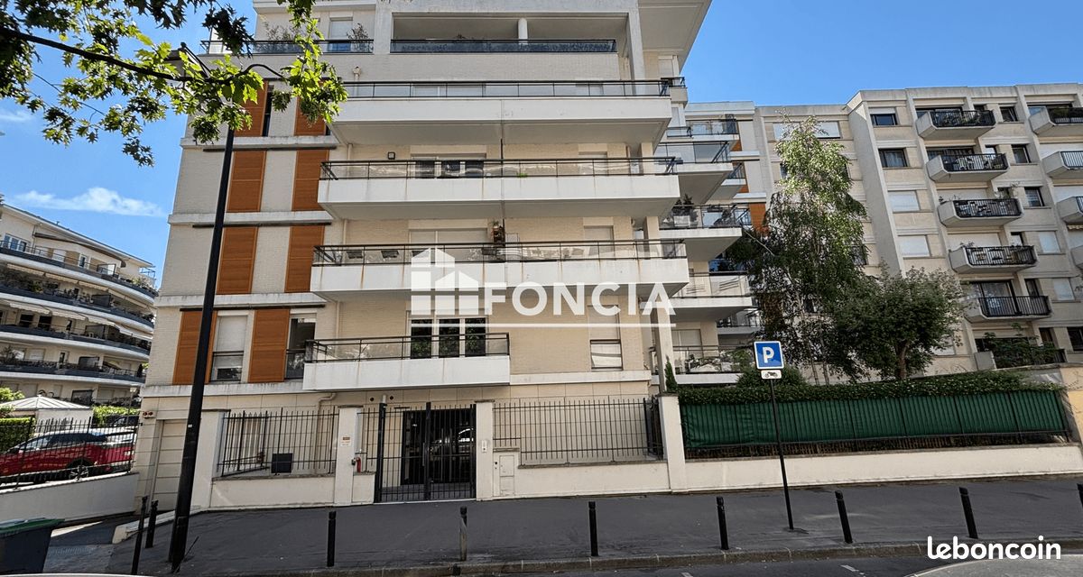 Appartement 4 pièces 102 m² · à Courbevoie · 102 m² · 2 729 €