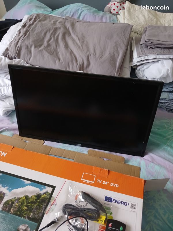 Téléviseur avec lecteur DVD intégré 24" (image 2)