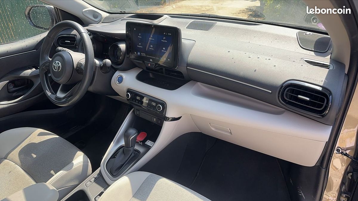 Toyota Yaris IV 1.5 VVTi 116 Hybrid E-CVT Iconic (image 10)