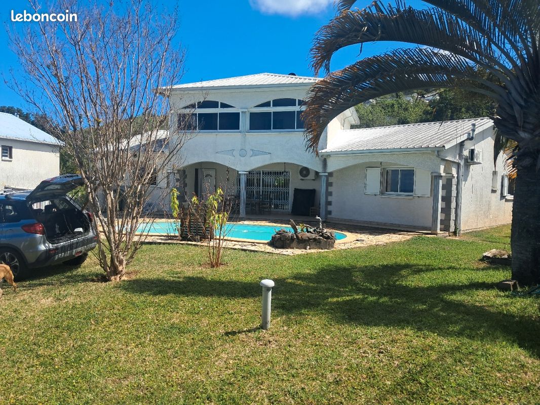 Maison 9 pièces 187 m² · à L'Étang-Salé · 187 m² · 650 000 €