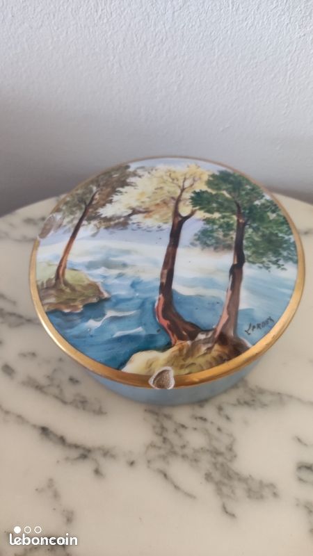 Boite porcelaine Limoges signée Leroux (image 1)