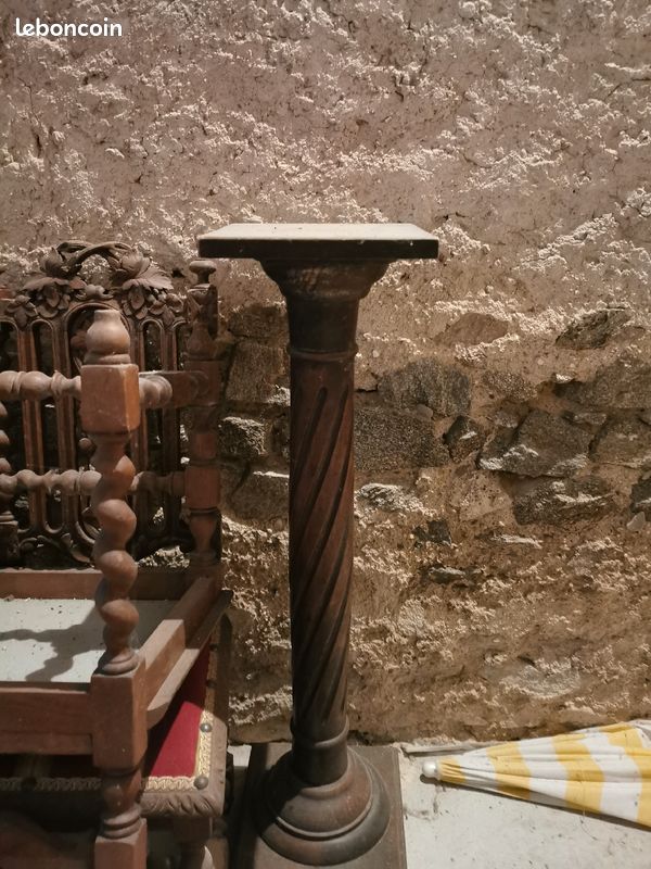 Colonne torsadée en bois massif (image 1)