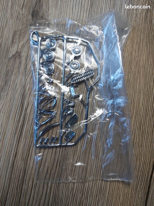 Kit Résine à Monter 1/43 Chevrolet Corvette 76/77, édition Starter Par Ugo Fadini