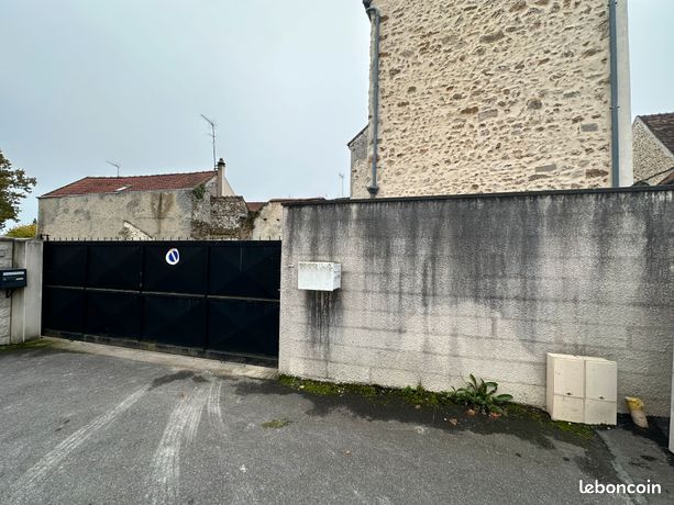 https://img.leboncoin.fr/api/v1/lbcpb1/images/cd/79/15/cd79159cd780b25d91ec1384108fd486257aebe2.jpg?rule=ad-image