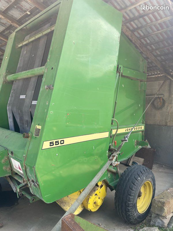 Round baller John deere (image 1)