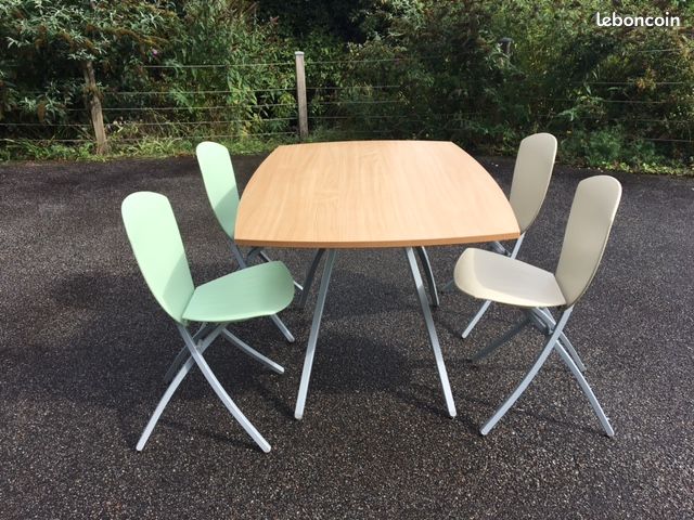 Mobilier : Table + chaises (image 1)