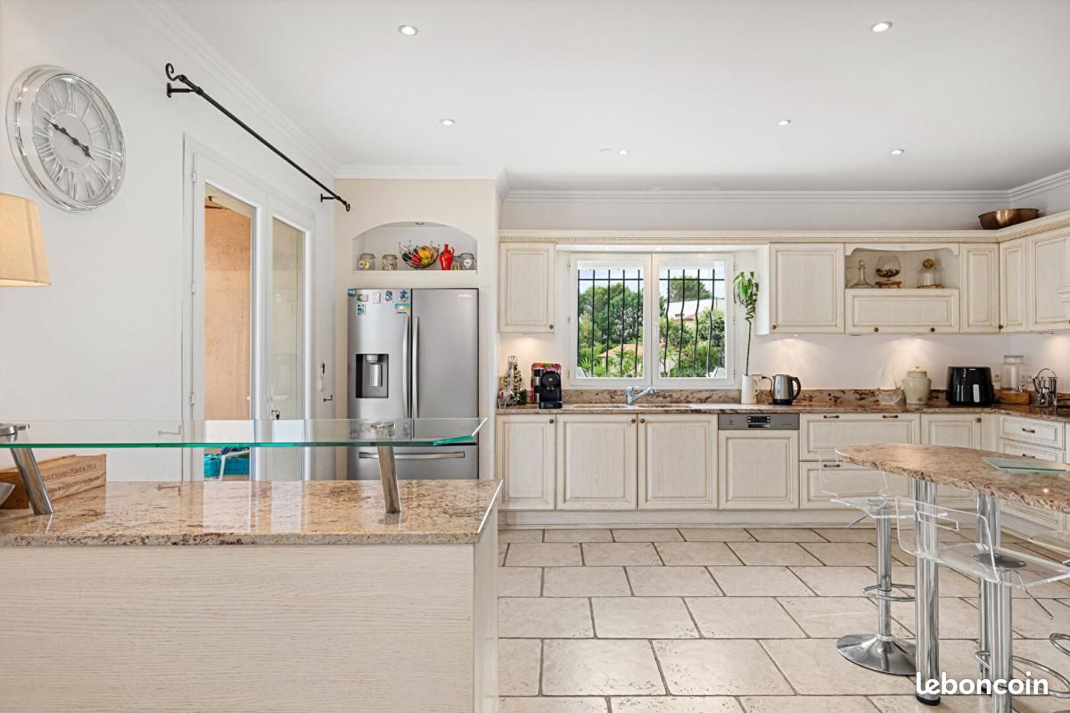 Maison 8 pièces 256 m² · à Mouans-Sartoux · 256 m² · 1 680 000 €