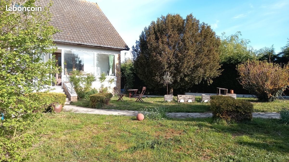Maison 6 pièces 132 m² · à Genêts · 132 m² · 250 000 €