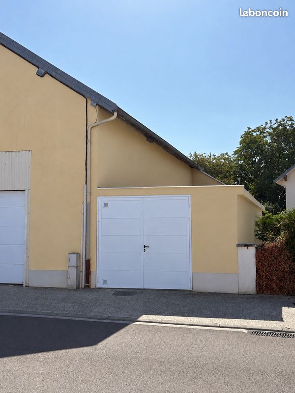 Parking 27 m² · à Bletterans · 27 m² · 165 €/mois