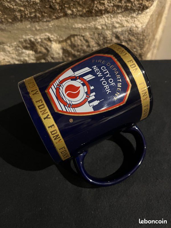 Magnifique mug Anti crime Security inc 2006 (image 5)