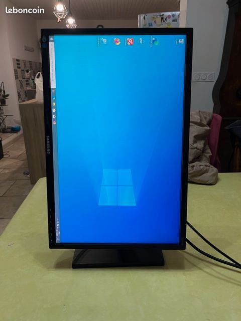 ECRAN SAMSUNG 22 POUCES, SON INTEGRE, COMME NEUF, PIVOTABLE EN MODE PORTRAIT MODELE S22E450MW (écran pour ordinateur, pc, multimédia) (image 2)