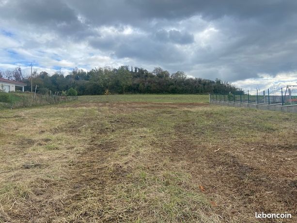 Terrain 1390 m² Luzillat