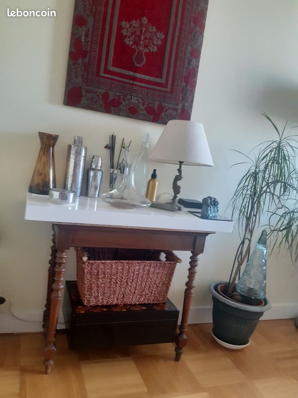 Console avec piètement en bois sombre et dessus blanc laqué (image 1)