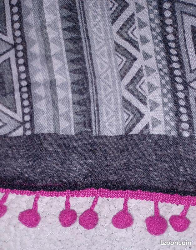 Foulard avec pompons fuchsia (image 2)