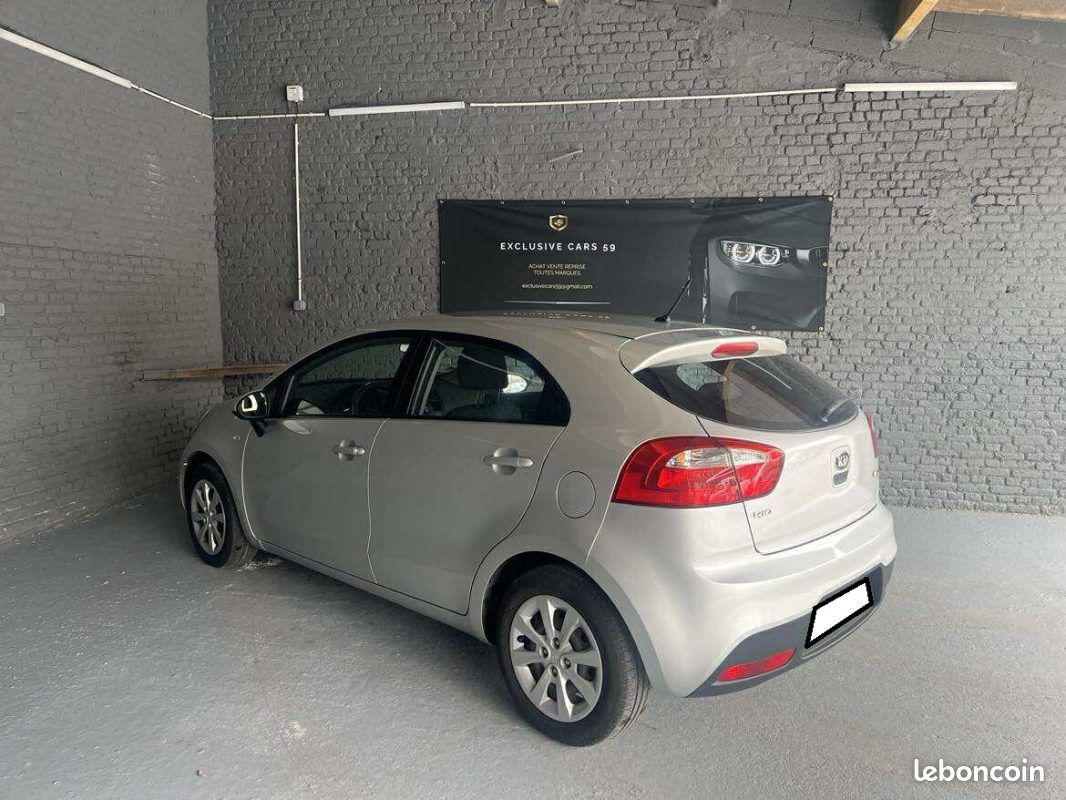 Kia rio iii 1.1 crdi 75ch faible kilometrage (image 3)