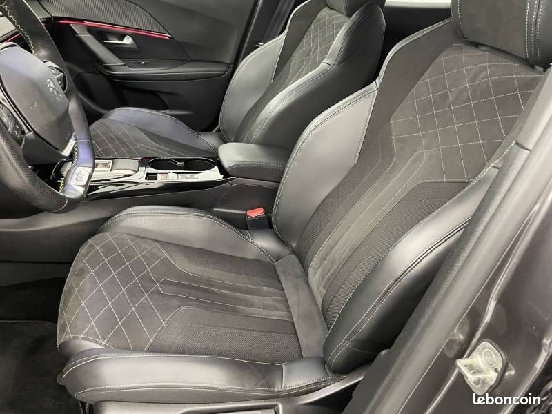Peugeot 2008 PureTech 130 S&S EAT8 GT Pack (image 14)