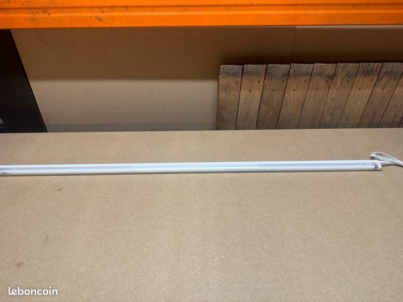Réglette LCI avec néon Philips 35W 4200k 230v neuf (image 1)