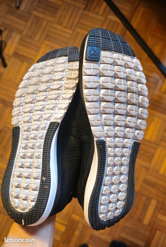 Lot de paires de Baskets : FILA disruptor blanches & Baskets Reebok noires (image 5)