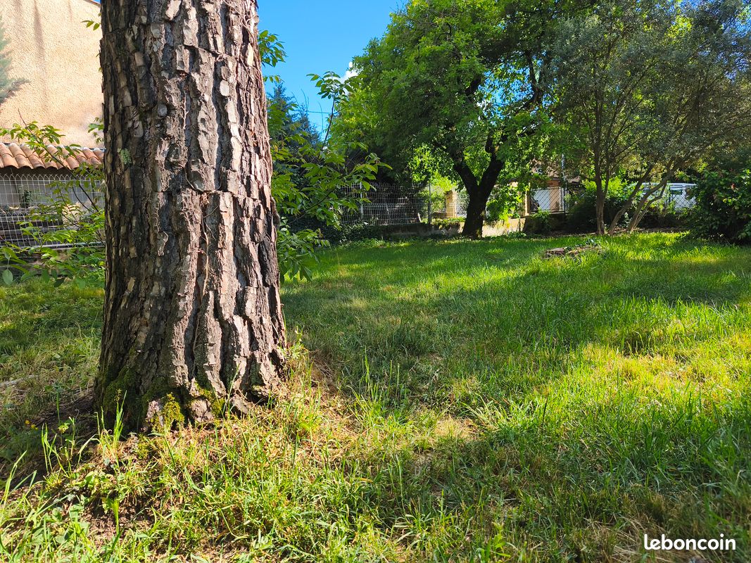 Terrain viabilisé 350 m2 · à Malijai · 65 000 €