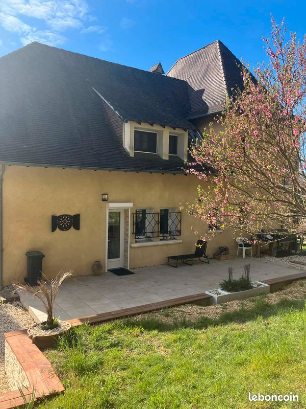 Maison 6 pièces 186 m² · à Vergt · 186 m² · 186 900 €