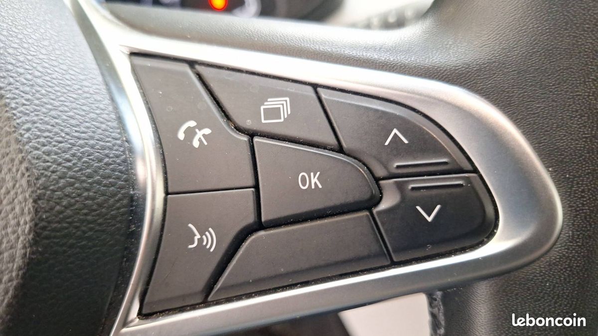 Renault clio e tech 140 21n intens (image 24)