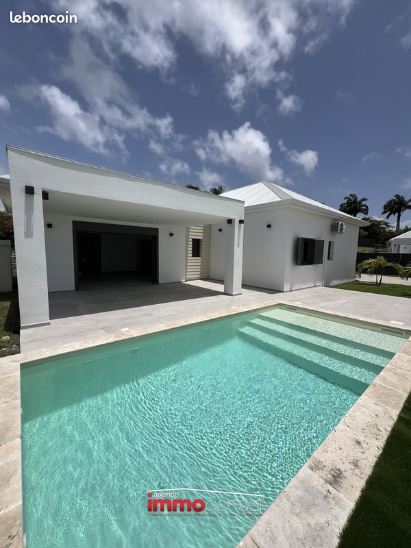 Maison 5 pièces 130 m² · à Saint-François · 130 m² · 810 000 €
