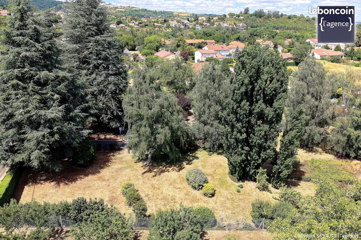 Terrain 830 m² · à Châtel-Guyon · 830 m² · 130 000 €