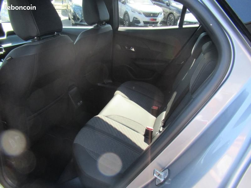 Peugeot 2008 1.5 BlueHDi 130ch S&S Allure EAT8 (image 12)
