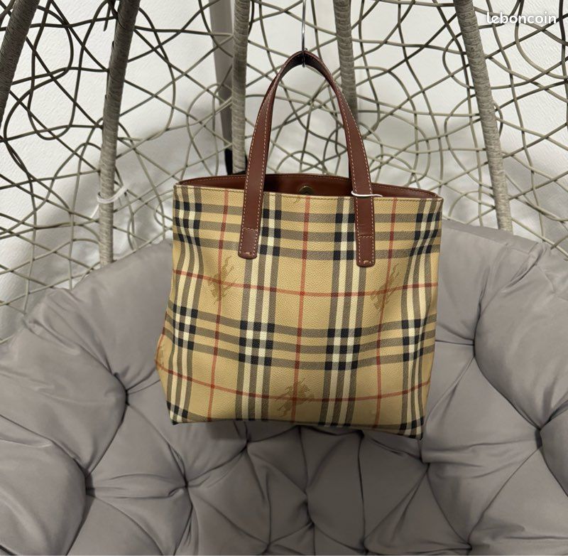 Burberry petit cabas (image 2)