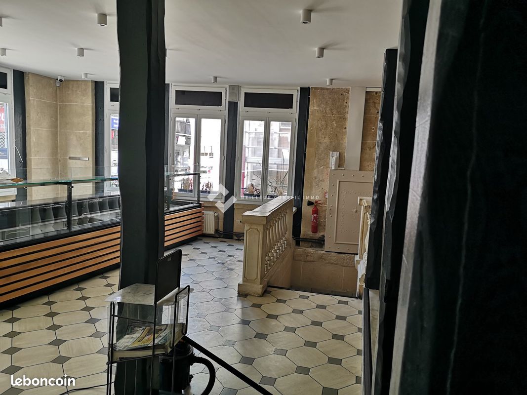Local 251 m² Crépy-en-Valois (image 4)