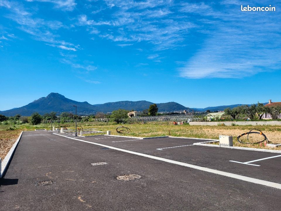 Terrain 640 m² La Crau · 260 000 €
