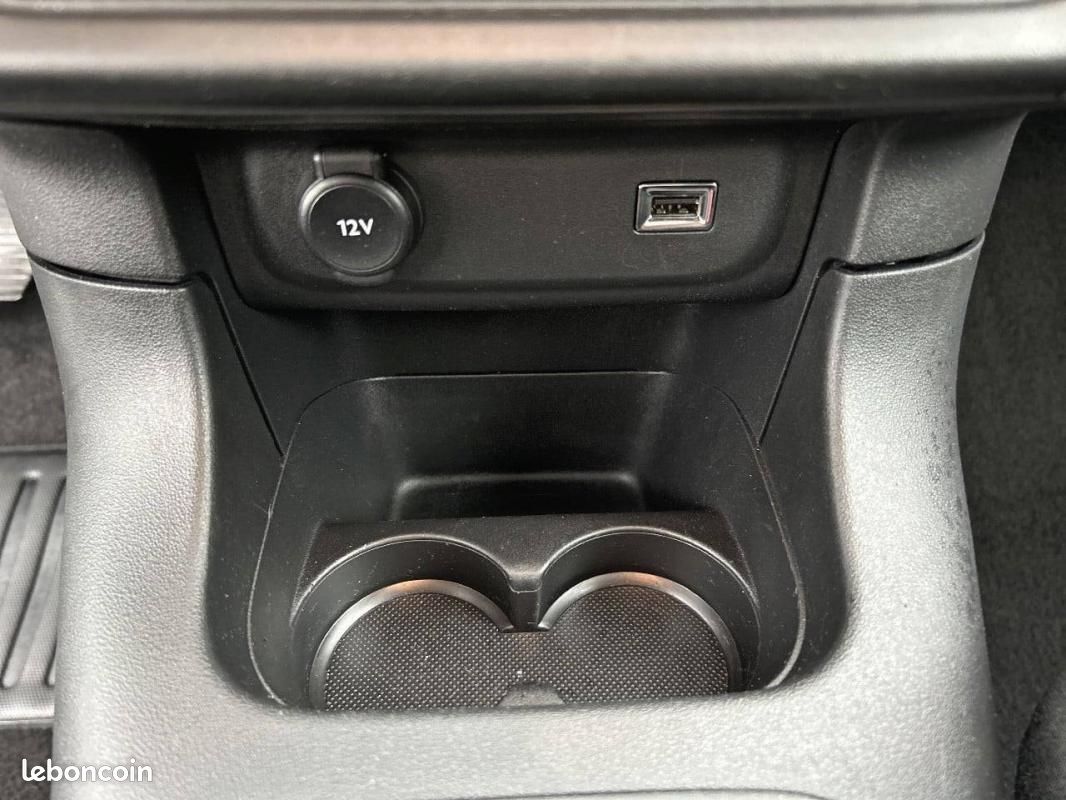 Citroën C3 PureTech 83 S&S BVM5 - Feel Pack (image 23)