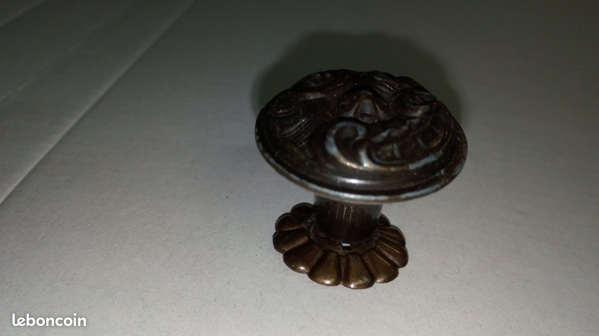Boutons de style avec rosace pour meuble (image 1)
