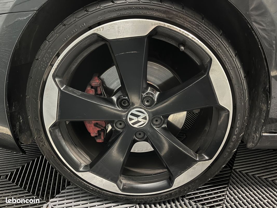 VOLKSWAGEN GOLF GTi (image 33)