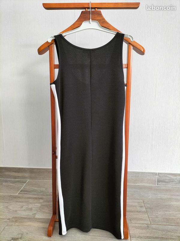 Robe noire moulante t 36 (image 2)