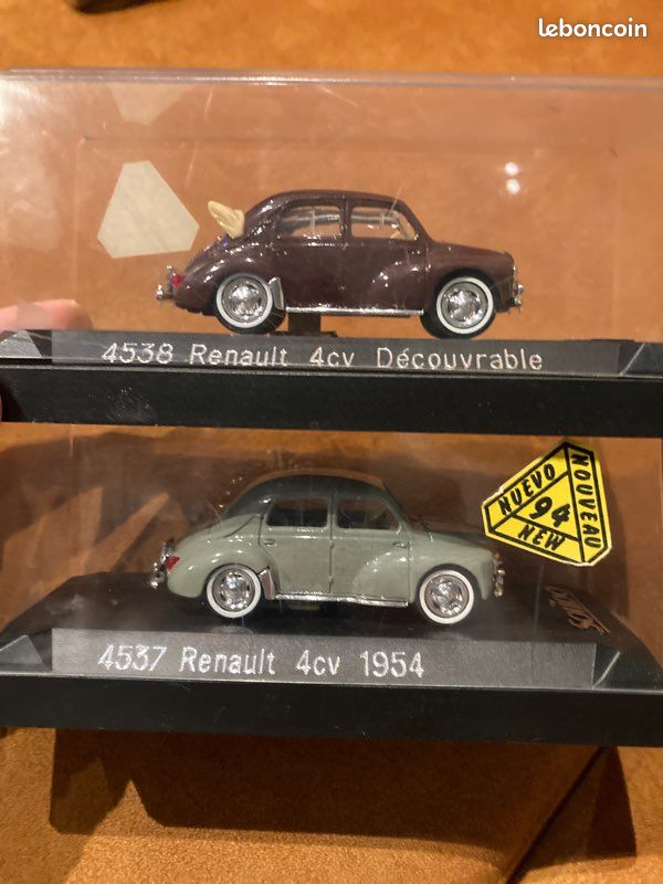 Modèle Réduit Renault 4CV Police 1955 - Échelle 1/86 - Marque Universal Hobbies - En Boîte - Occasion