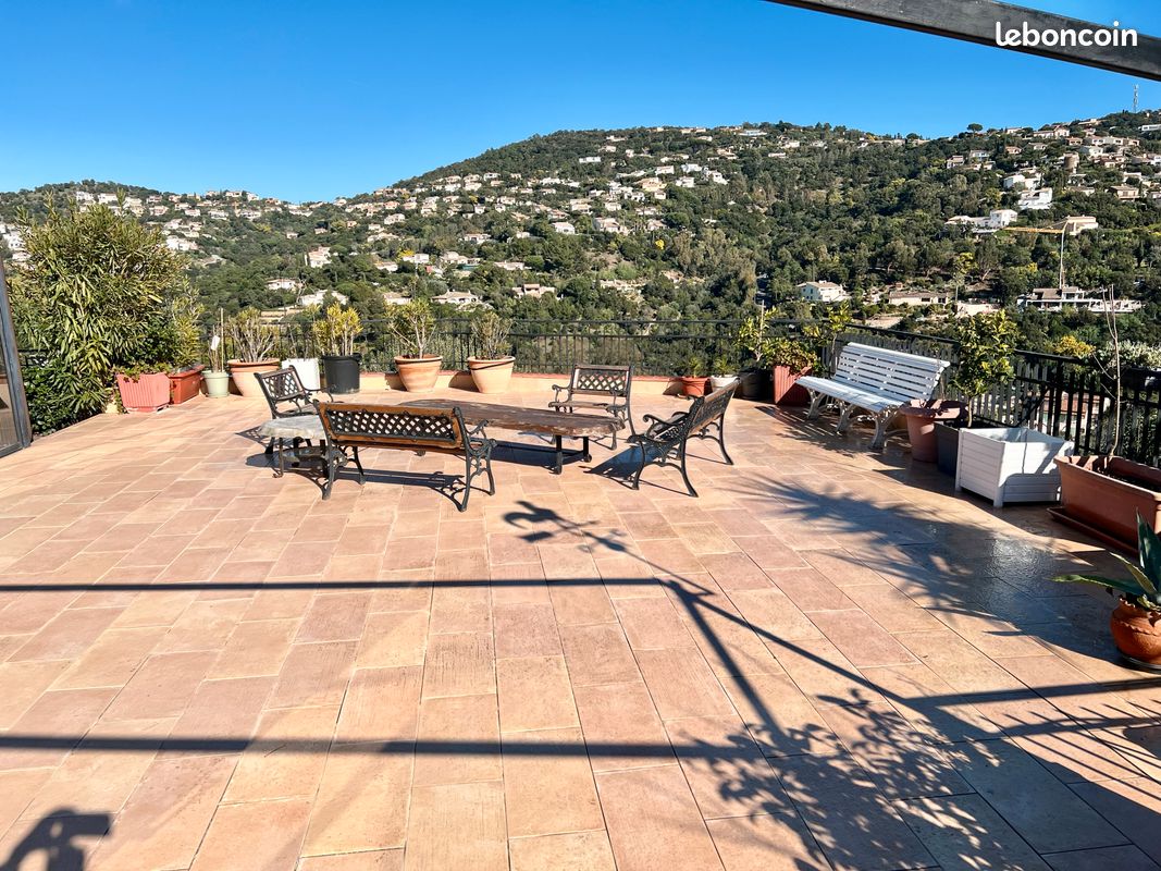 Maison 8 pièces 188 m² · à Roquebrune-sur-Argens · 188 m² · 820 000 €