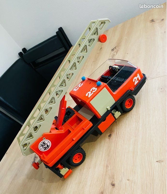 CAMION DE POMPIER Playmobil Incomplet Geobra 2009 Avec 4 Personnages