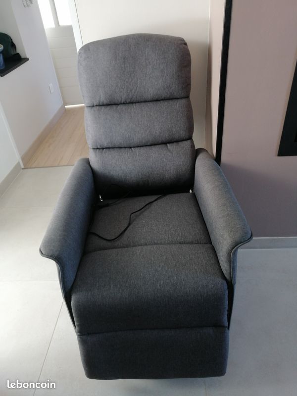 Fauteuil relevable electrique (image 1)