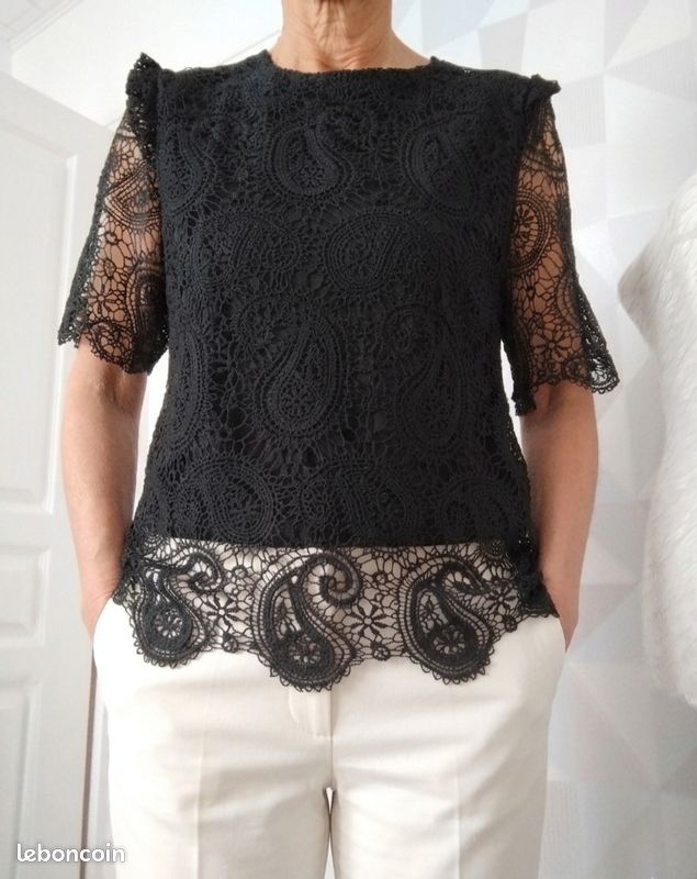 Tee-shirt noir en dentelle (image 1)