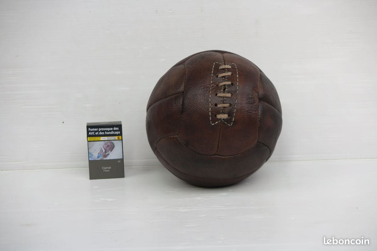 Ancien Ballon De Foot En Cuir Vintage - Sans Marque - Déco Ou Collection