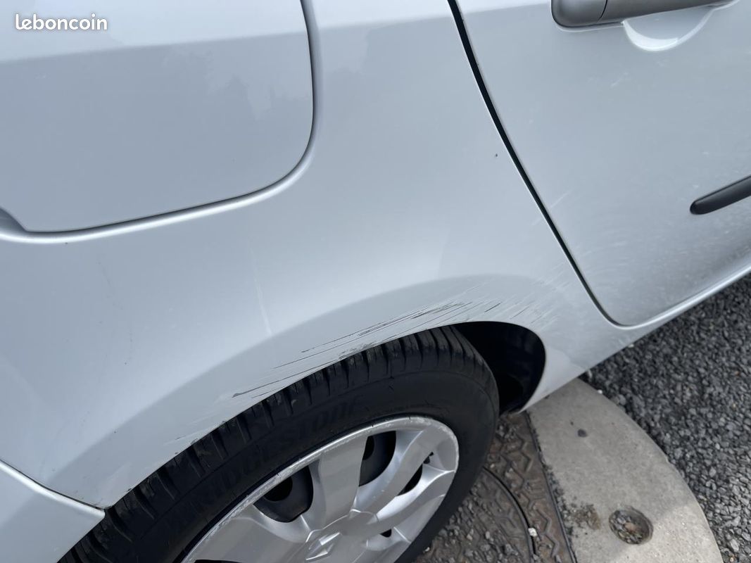 RENAULT CLIO III BERLINE 1.5 dCi 85 CV | PREMIERE MAIN - SORT DE REVISION - KIT DISTRIB FAIT (image 29)