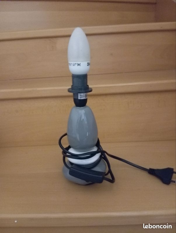 Pied de lampe (image 1)
