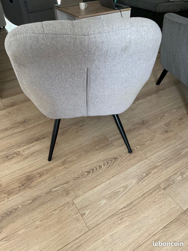 Fauteuil gris (image 2)
