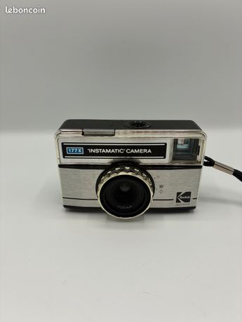 Appareil Photo Kodak Instamatic 232X - Modèle Compact Vintage - Bon état, Semble Fonctionnel - Lanière House Déchirée