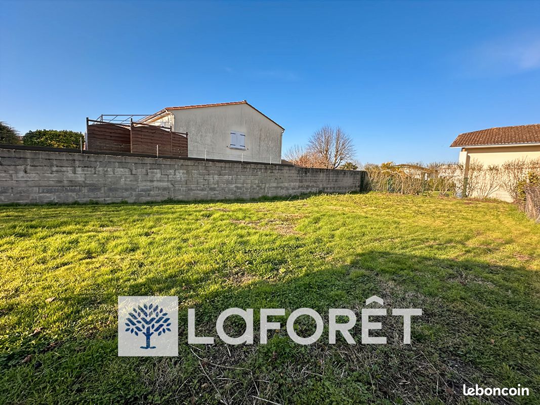 Terrain 317 m² · à Saintes · 317 m² · 33 000 €
