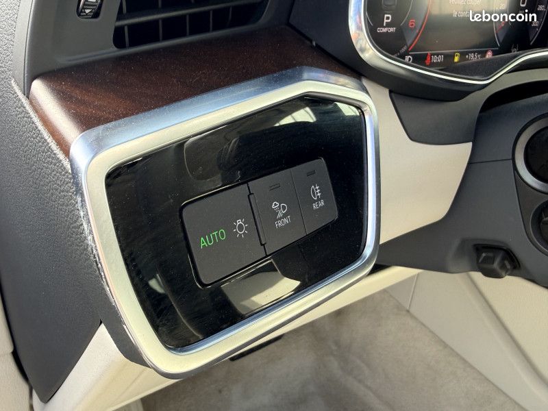 Audi A6 AVANT 50 TDI 286CH AVUS QUATTRO TIPTRONIC / Toit ouvrant / Attelage / Suivi entretien (image 19)